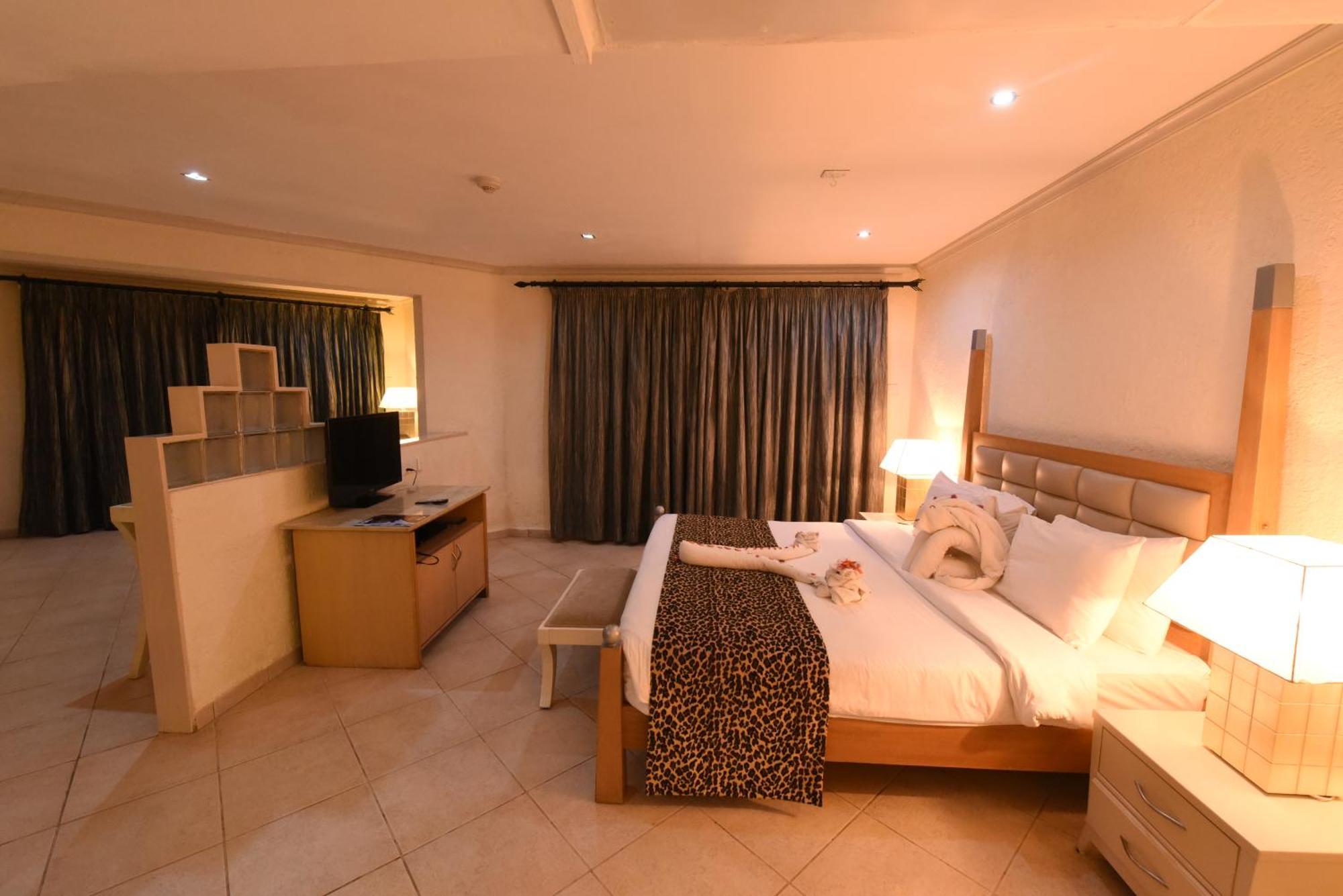 Penthouse Suite,815598008:JPEG
